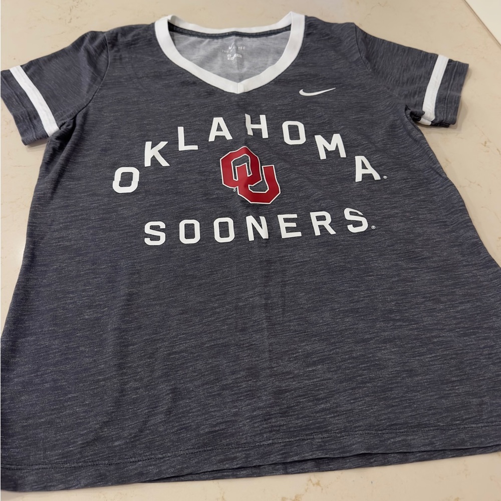 Nike dry fit Oklahoma Sooners Gray T-shirt - size M